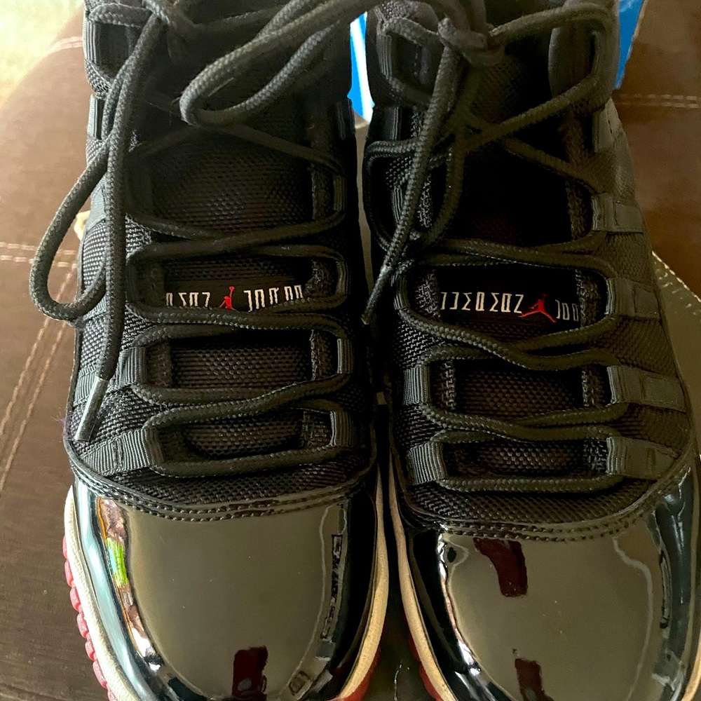 Jordan 11s (Used) SiZe 4.5 in kids